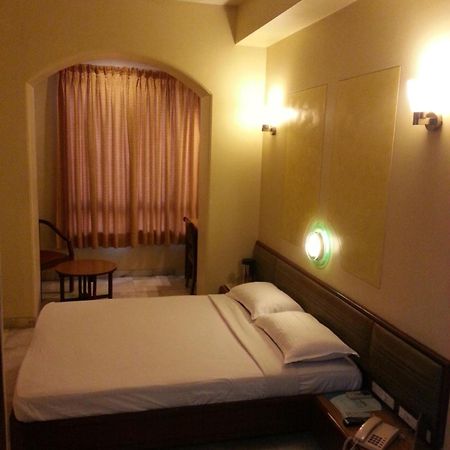 Hotel Ashray International, Sion - Near Bkc Mumbai Exterior foto