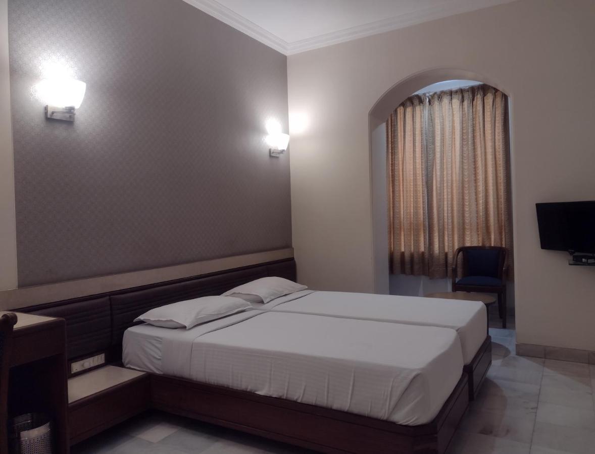 Hotel Ashray International, Sion - Near Bkc Mumbai Exterior foto